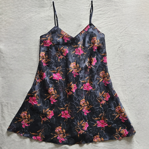 Victoria's Secret Vintage Floral Slip - Picture 1 of 3